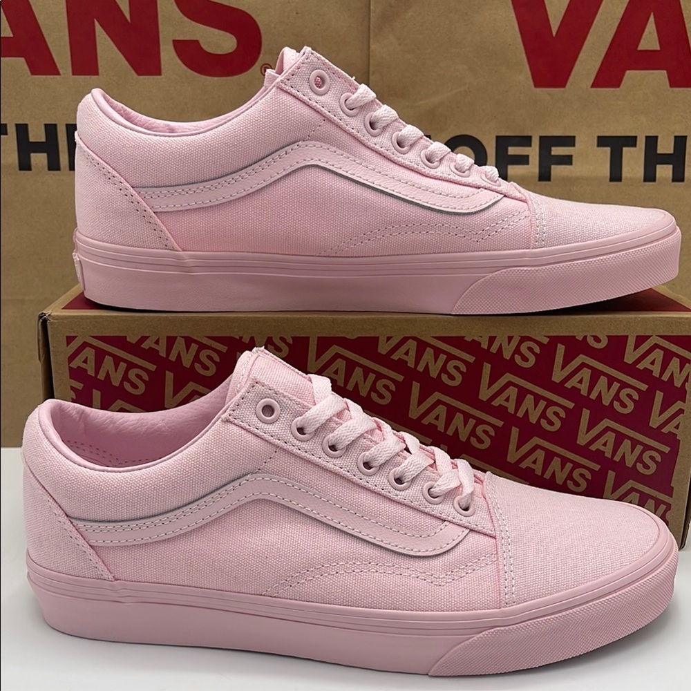 Vans Men’s Pink Sneakers Classic Design Old Skool
Pastel Mono Pink
VN000CT8PNK - Picture 4 of 16